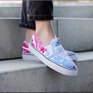 NIKE Cherry Blossom Toki Slip ons